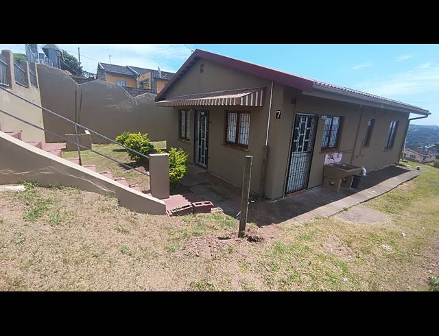 3 BEDROOM FREEHOLD FOR SALE IN SHALLCROSS
